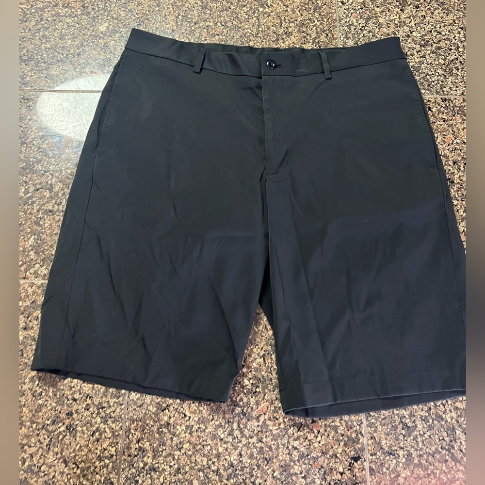 Men’s Slazenger golf shorts. Black. Size 36. Black. Button & zipper